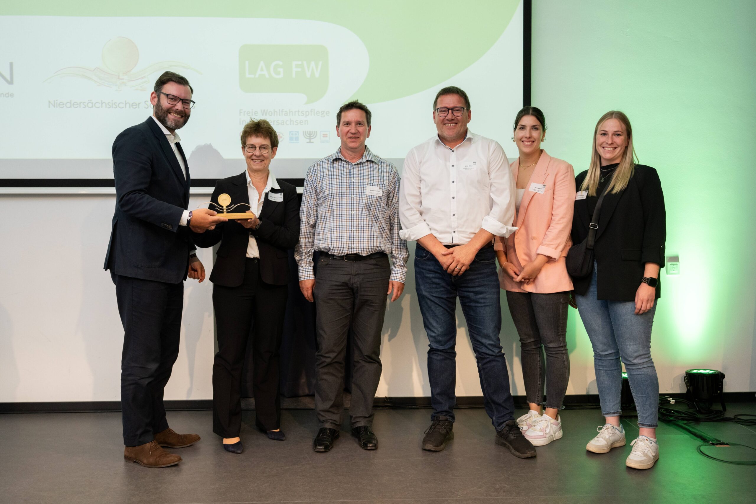 2025-9-Sozialpreis Preisträger 1_ Arbeitsplatz_Raiffeisen Agil Leese